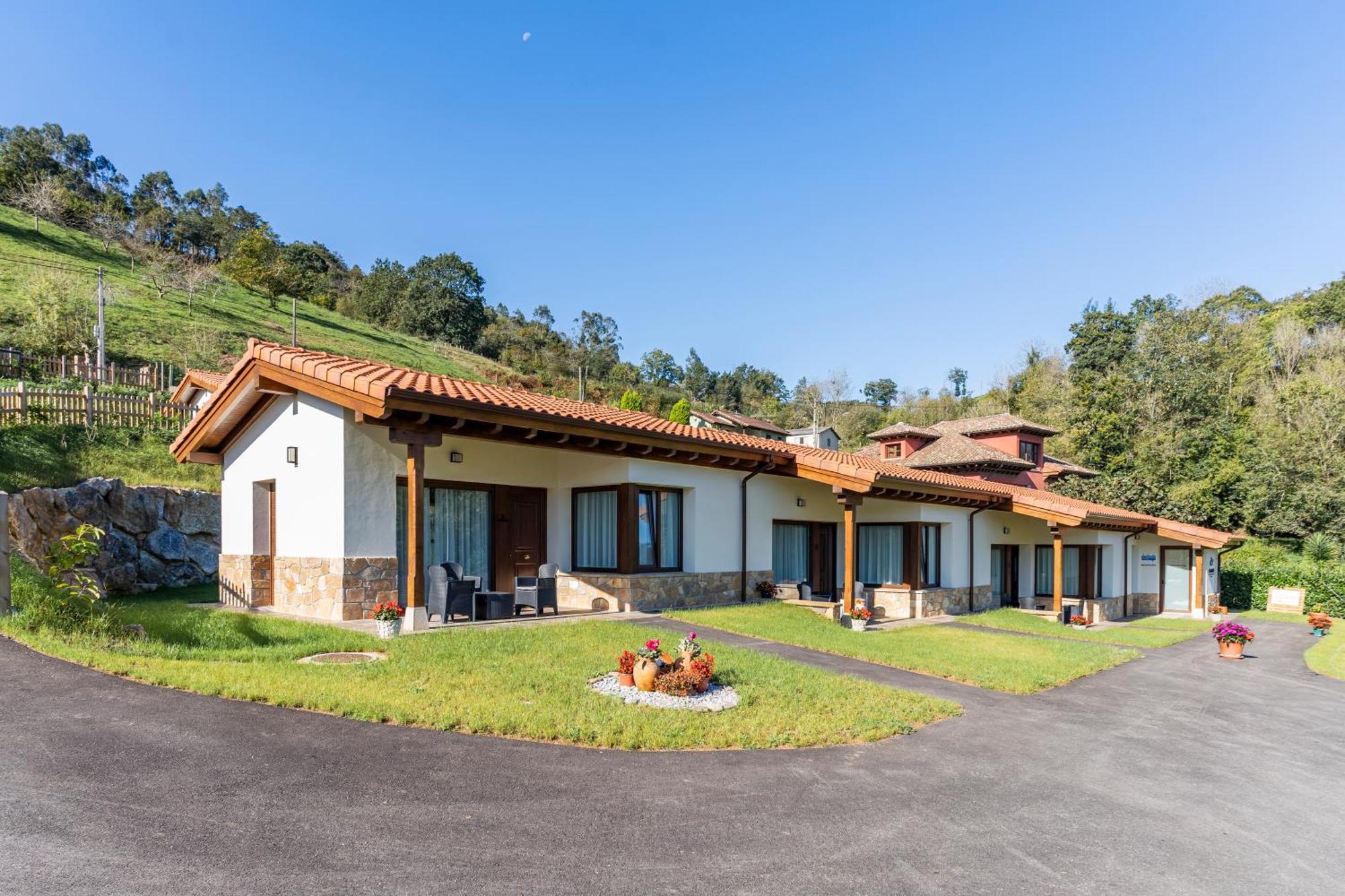 Apartamentos Cuetumerin Onís エクステリア 写真